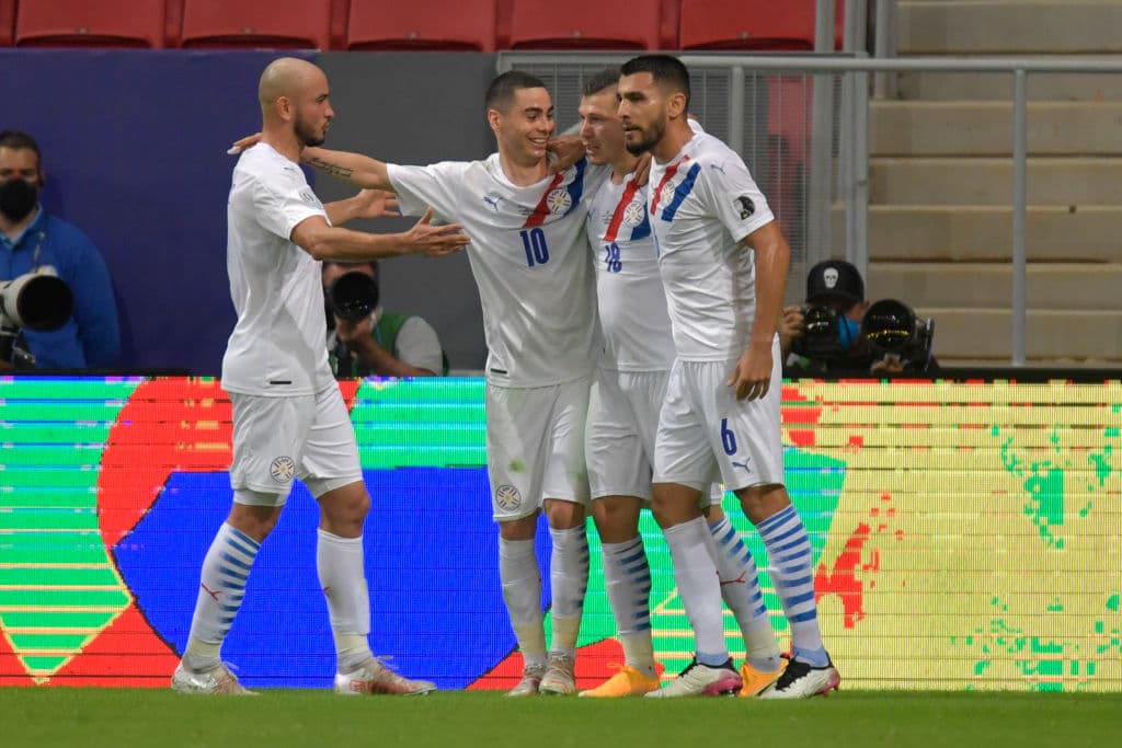 Braian Samudio y Miguel Almirón fueron los encargados de anotar los dos tantos que le dieron la victoria 0-2 a Paraguay sobre Chile.