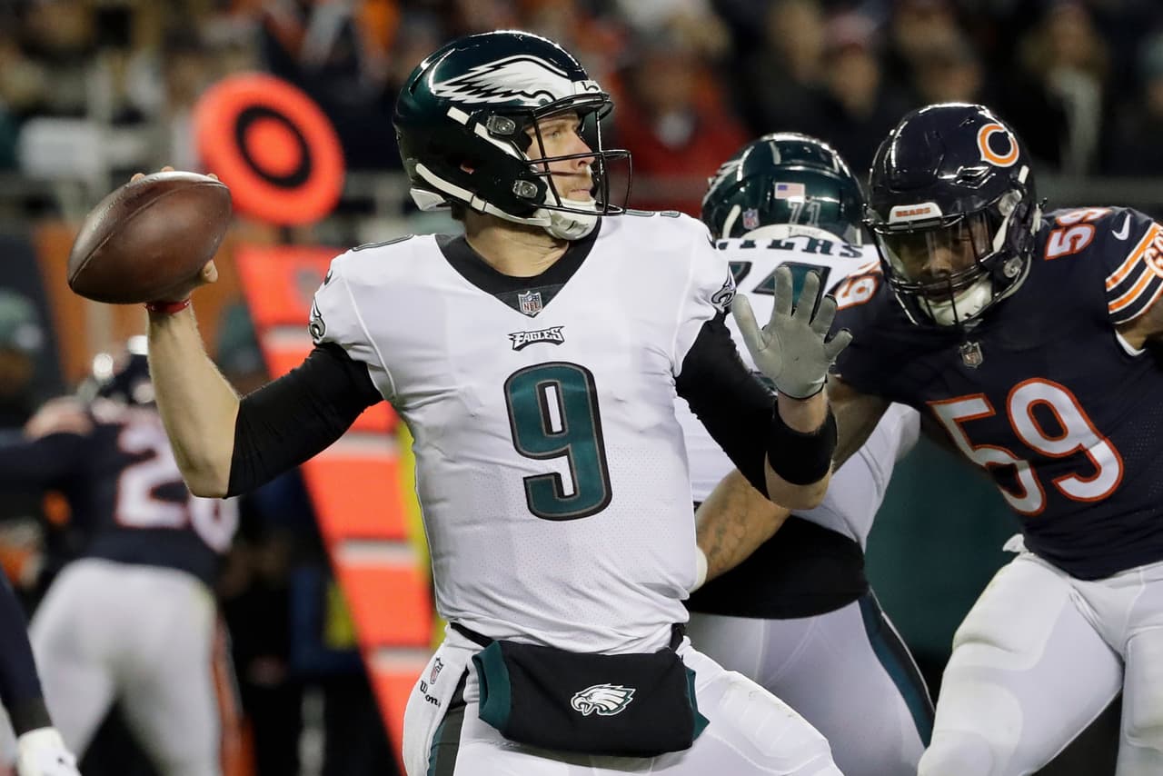 Nick Foles tiene 3 mil 074 yardas en la temporada, 21 touchdown y siete intercepciones. Si logra un rendimiento sólido puede guiar a los Eagles en un ambiente en teoría mucho más comodo que el aire libre de Chicago.