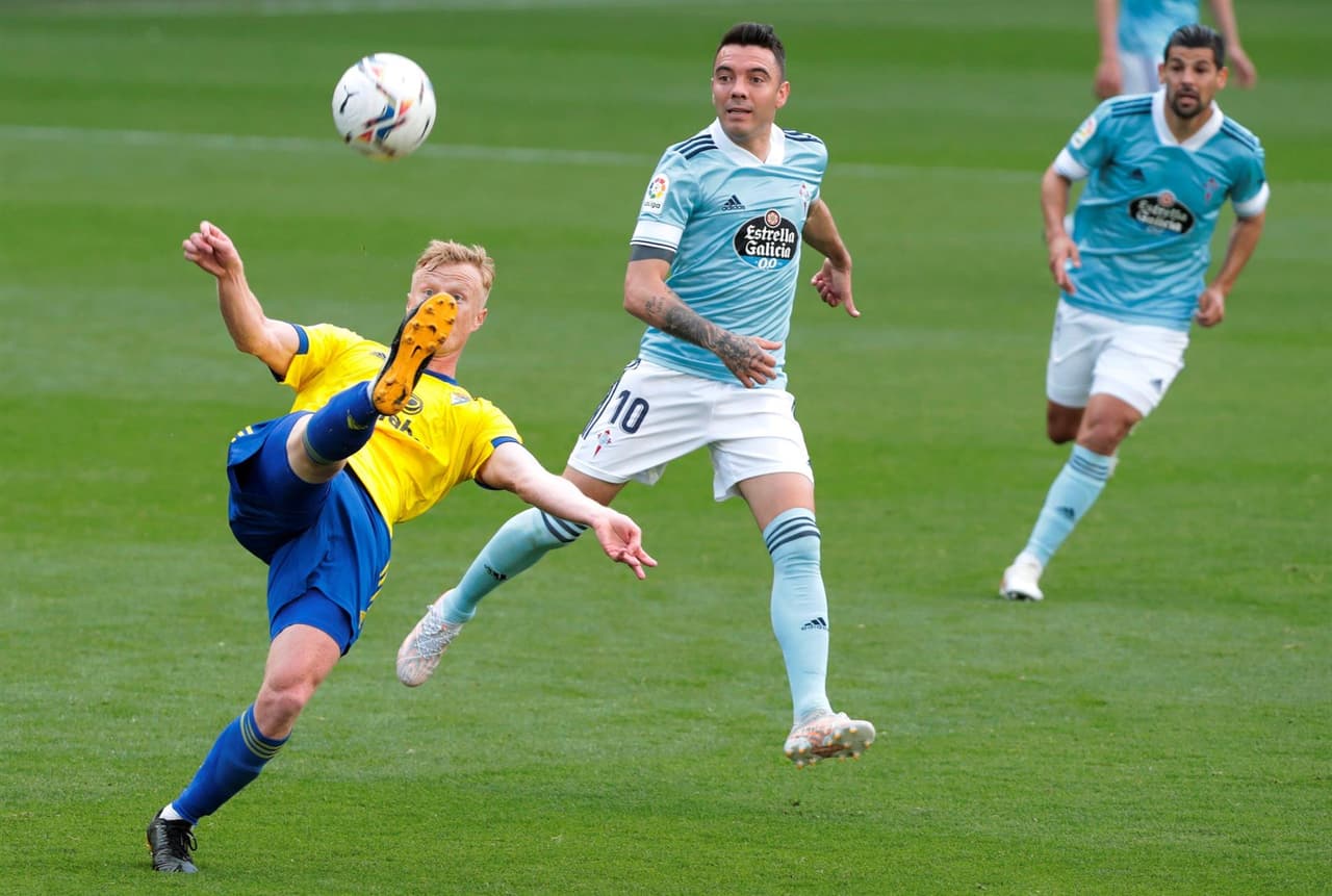 Celta de Vigo y Cádiz empatan sin goles durante la Jornada 33 de LaLiga. El mexicano Nestor Araújo fue convocado nuevamente y con titularidad arrancó el partido. Con este empate, ambos equipos quedan muy lejos de estar en competencias europeas.