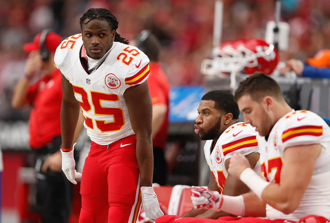 GLENDALE, AZ - DECEMBER 07: Running back Jamaal Charles #25 of the Kansas City Chiefs on the bench during the NFL game against the Arizona Cardinals at the University of Phoenix Stadium on December 7, 2014 in Glendale, Arizona. The Cardinals defeated the Chiefs 17-14. (Photo by Christian Petersen/Getty Images)