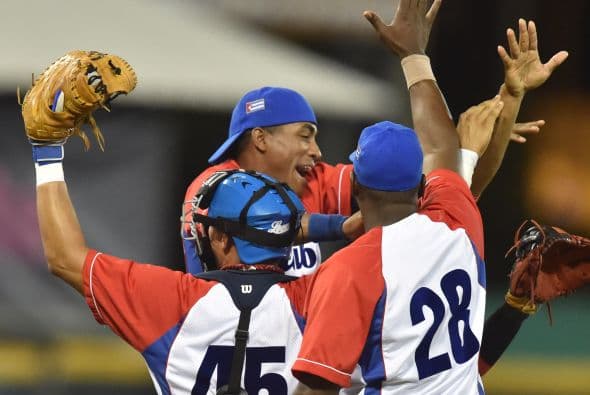 Cuba, que llegó a este torneo con 16 refuerzos, aún tenía bastantes intenciones de demostrar su calibre caribeño y en la quinta entrada ilustraron su poderío ofensivo.