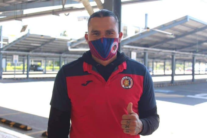 'Gullit' Peña promete goles y título en su llegada a El Salvador