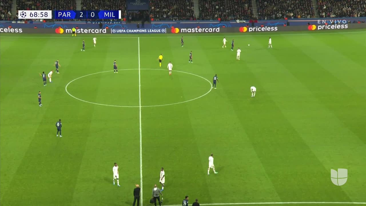 ¡TIRO ATAJADO! disparo por Olivier Giroud.