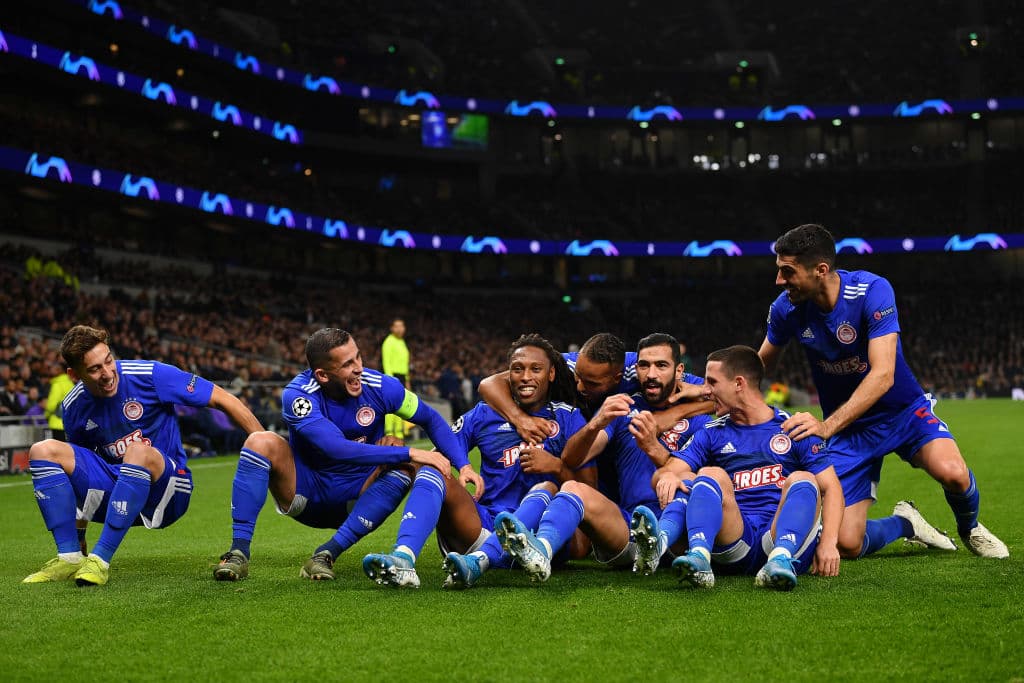 El Tottenham vino de atrás para remontarle dos goles al Olympiacos en el regreso de José Mourinho a la Champions League.