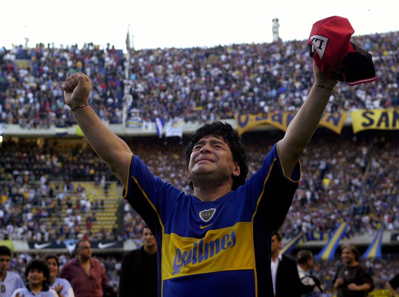 "La pelota no se mancha". Un emotivo Maradona se despidió de la afición de Boca Juniors en La Bombonera donde dejó ver al Diego más sincero y arrepentido.