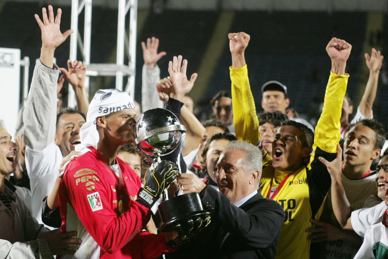 Copa Sudamericana 2006: el Club Pachuca se convirtió en el primer y único equipo mexicano en ganar un torneo de Conmebol al derrotar en la final al Colo Colo. Aquel equipo Tuzo tenía figuras como Miguel Calero, Chaco Giménez, Andrés Chitiva y Damián Álvarez.