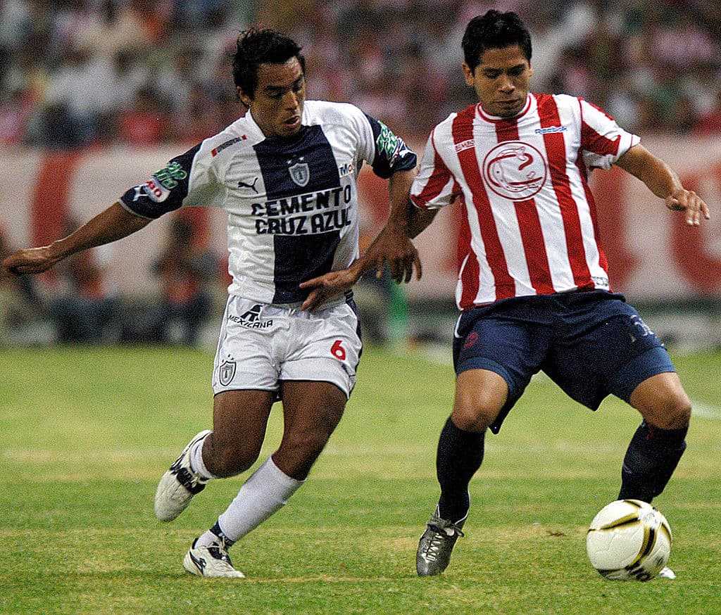 Entre los muchos episodios memorables de su carrera, uno destaca por su dramatismo y por el papel que jugó en una de las semifinales más intensas del futbol mexicano: la del Clausura 2006 frente a las Chivas de Guadalajara.
