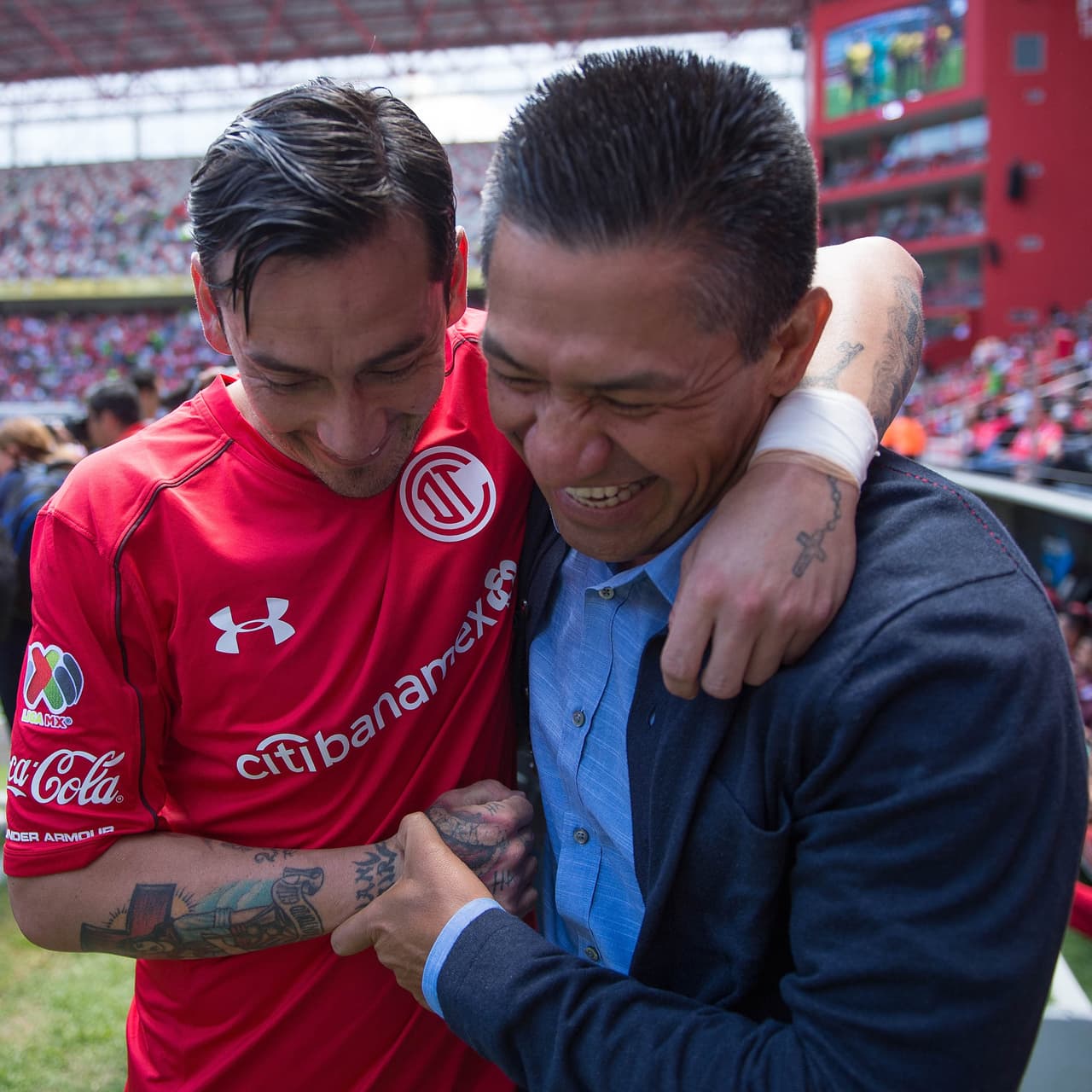 Ignacio Ambriz y Rubens Sambueza se saludaron antes del juego, recordaron cuando coincidieron en el América.
