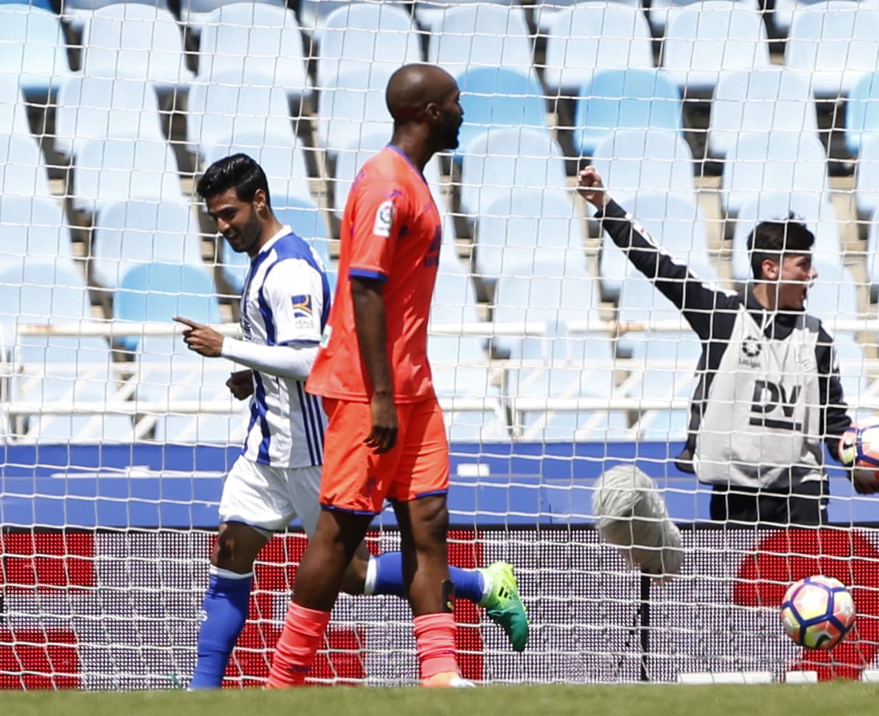 La Liga - Jornada 36 - Sevilla Vs. Real Sociedad / Viernes 5 de mayo: el mexicano Carlos Vela llega tras anotar un gol en el triunfo de la pasada jornada ante el Granada (2-1). Suma 32 partidos, 28 de titular y 8 goles.