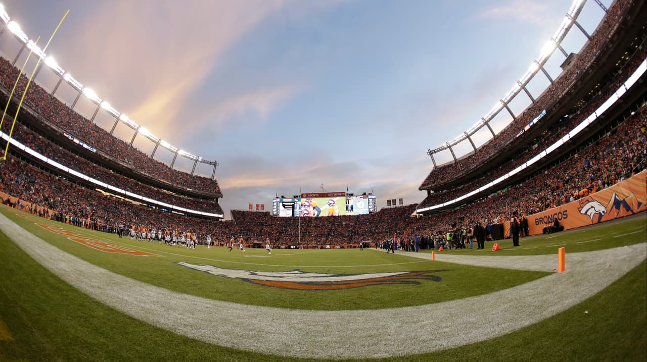 El Sports Authority Field está ubicado en la ciudad de Denver, Colorado. Fue inaugurado en el 2001 con capacidad para más de 75 mil espectadores.