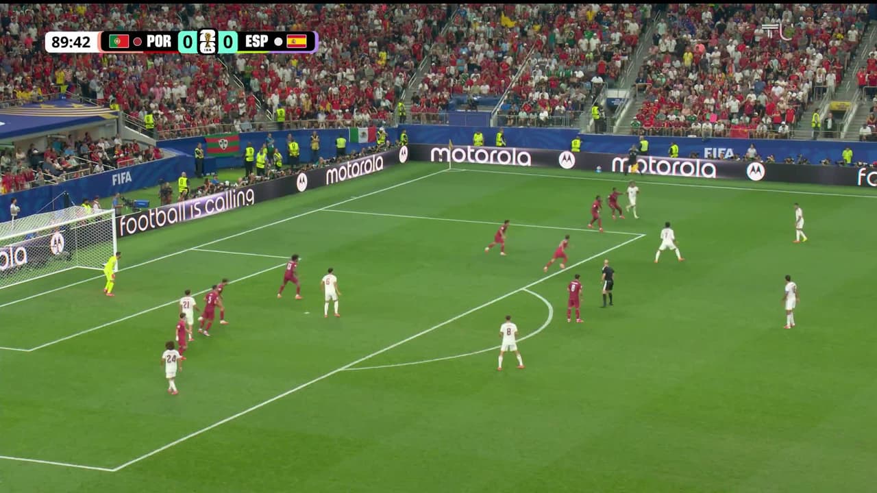 ¡GOL!  anota para España. Mikel Merino