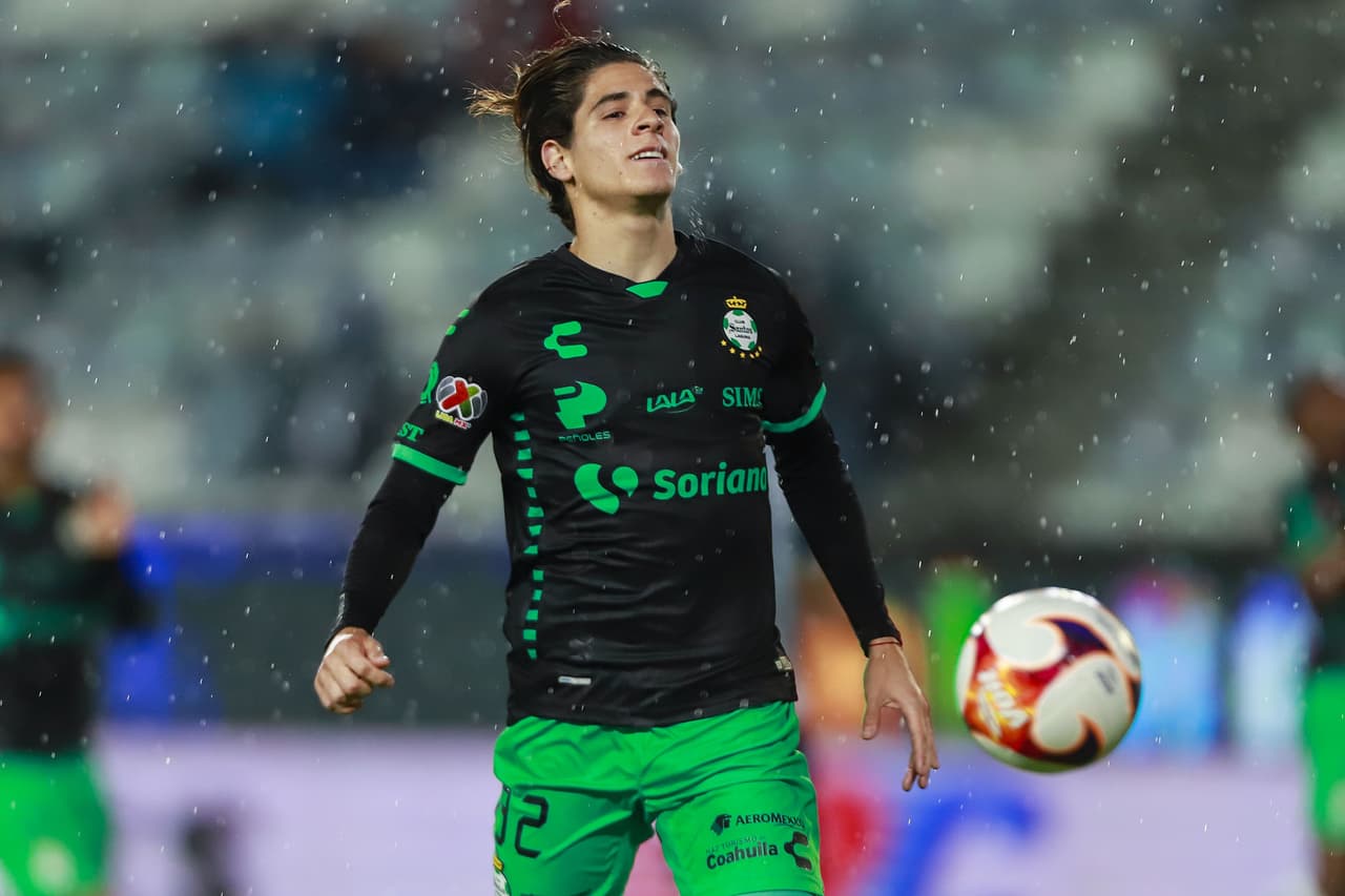 Santi Muñoz sufre consecuencias de pensar en Europa sobre Santos