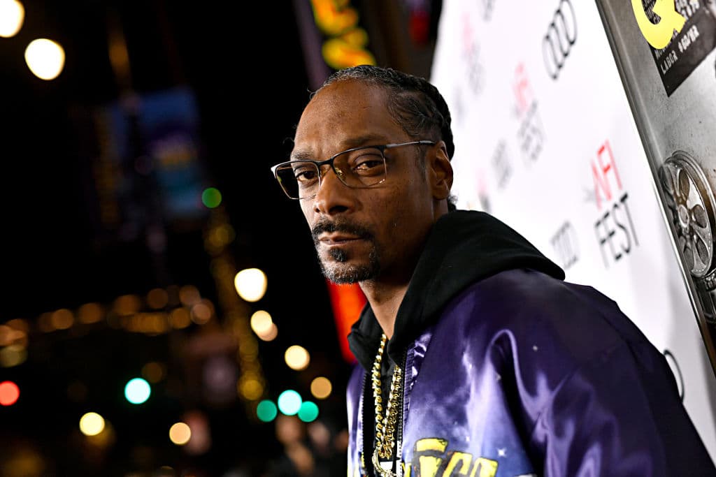 Fuera de sus empresas comerciales, Snoop fue noticia a principios de este mes por dar excelentes comentarios sobre el evento ecuestre en los Juegos Olímpicos de Tokyo 2020.