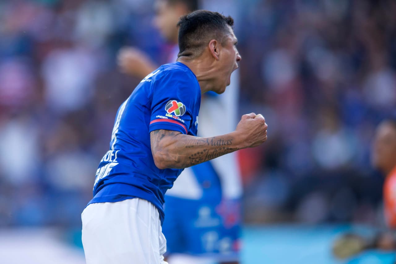 El primer gol del encuentro llegó al minuto 34 obra de Julio César Domínguez.