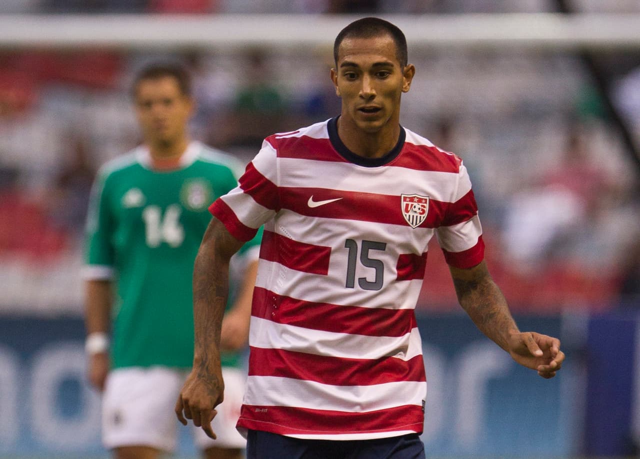 Castillo decidió en noviembre de 2009 solicitar el cambio para poder jugar con Estados Unidos, equipo que integró desde esa convocatoria y en el que estuvo en la pasada Copa América Centenario.