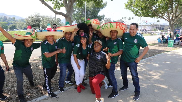 Los fanáticos mexicanos en gran número se preparan para el primer juego del Tri en la Copa Oro 2019 contra Cuba en el Rose Bowl.