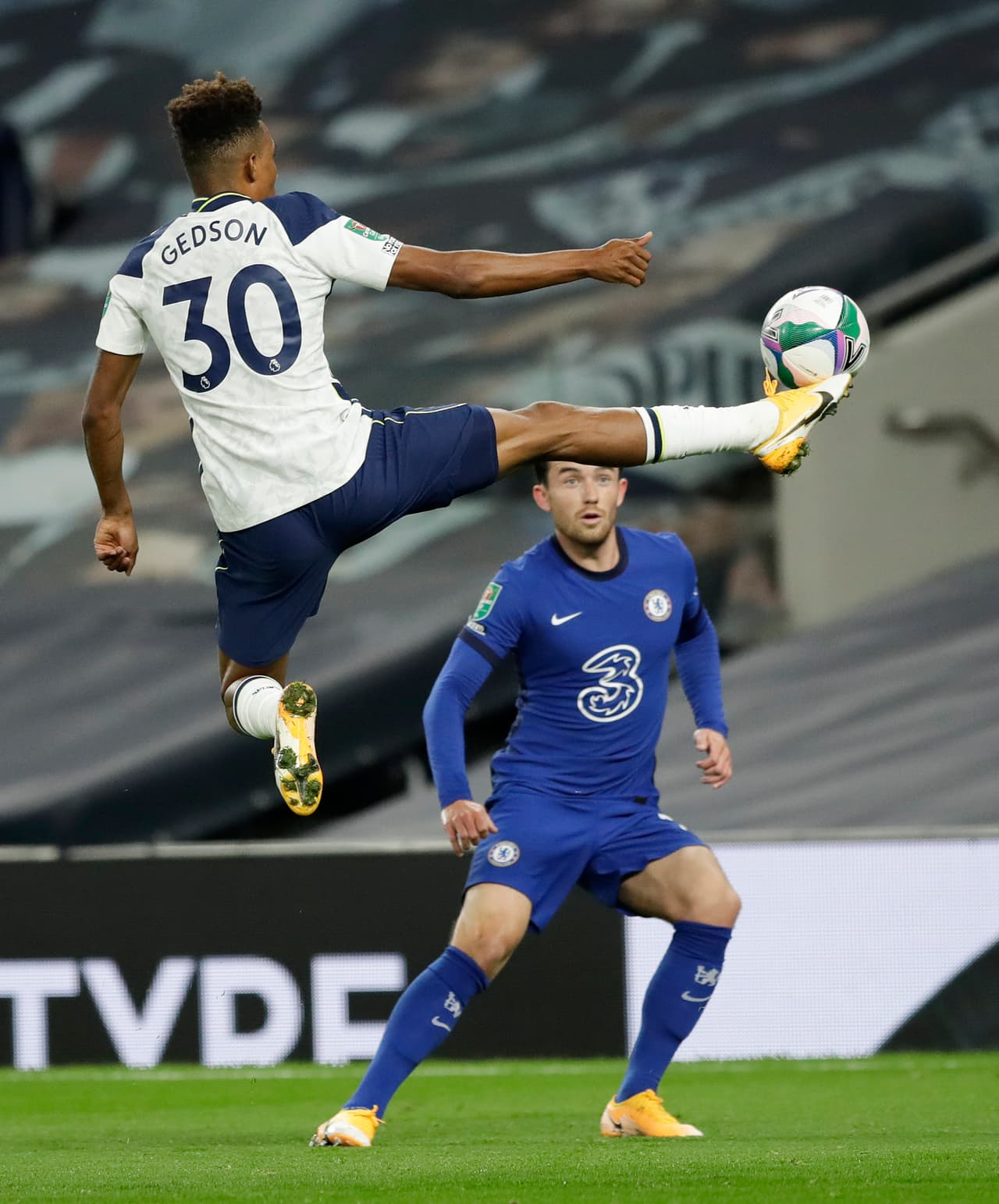 Los de casa empiezan a encontrar un poco de suerte por el centro.