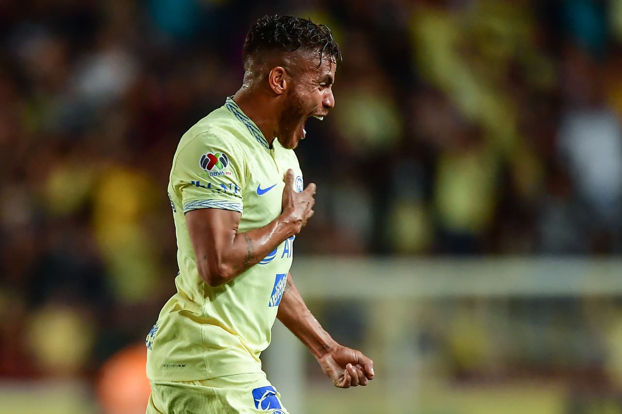 Jonathan Dos Santos hizo primer tanto con la camiseta azulcrema y empató el juego.