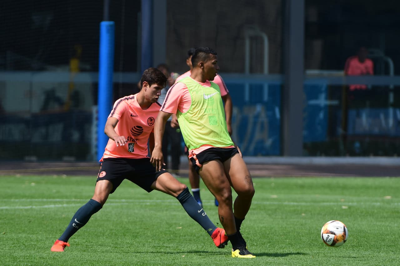 América confirmó la baja de Nicolás Benedetti y las lesiones de Nicolás Castillo y Oribe Peralta, pero sigue la evolución de Jérémy Menez y Roger Martínez que volvieron a la actividad en la Liga MX tras sus lesiones.