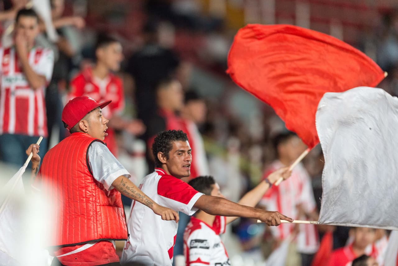 Los fanáticos locales tuvieron confianza en sus Rayos, que tienen un mejor rendimiento en este semestre que su rival de turno.