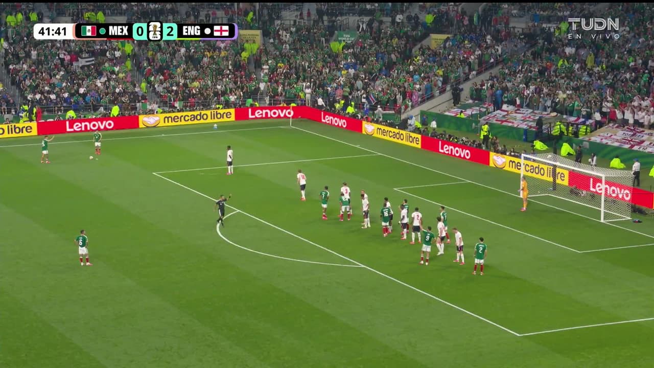¡GOL!  anota para México. Julián Quiñones