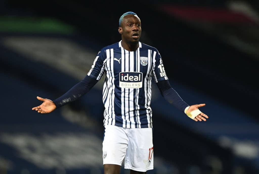 El Everton de Ancelotti se mantiene en la lucha por asegurar un lugar en las competiciones de la UEFA tras despachar por la mínima al muy discreto (y casi descendido) Albion. Everton y Albion acumulan 46 y 17 unidades en la competición inglesa.