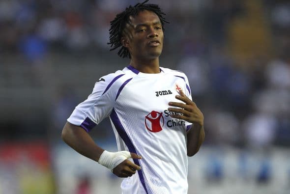 El primer lugar en cuestión de inversión y dinero movido en fichajes lo tiene Inglaterra con 124.5 millones de dólares, en donde destacan la contratación de Cuadrado con el Chelsea y Wilfred Bony con el Manchester City.