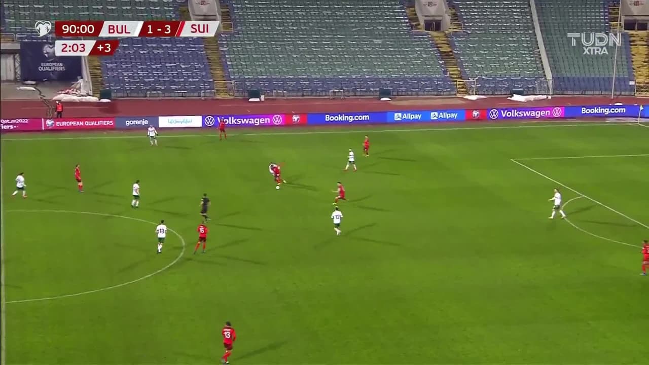 ¡TIRO ATAJADO! disparo por Mario Gavranovic.