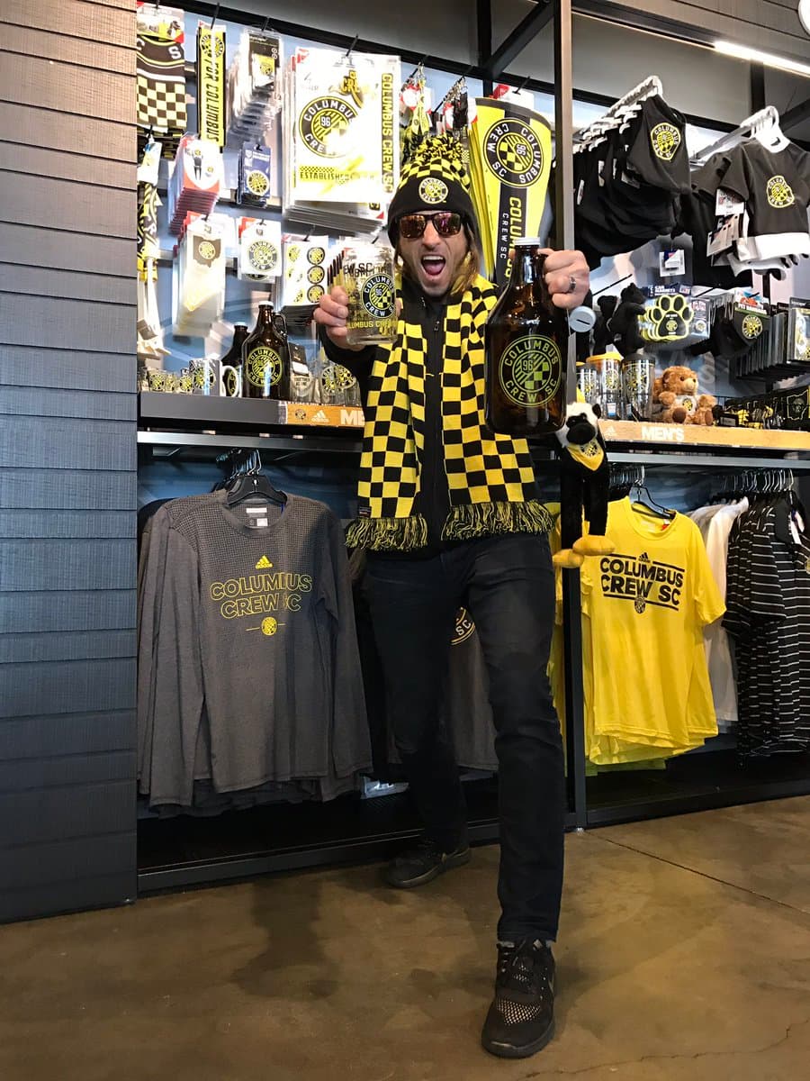 El legendario defensor de la Selección de Estados Unidos y Columbus Crew, Frankie Hedjuk mostrando su apoyo para el equipo previo a su visita a Houston Dynamo este sábado.