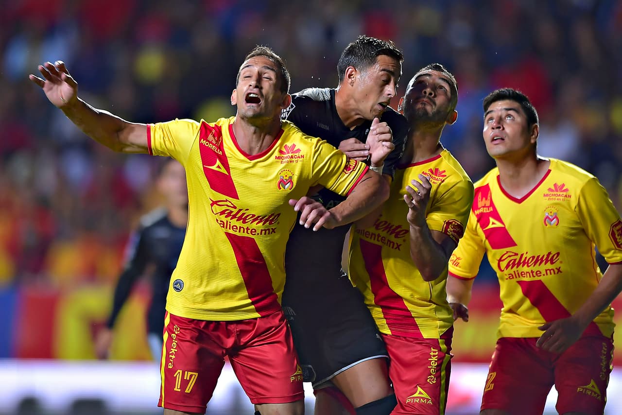 Si bien Monterrey ha sido el más fuerte en los duelos contra Morelia, en su último partido contra Monarcas hasta ahora, el argentino Funes Mori fue bloqueado en el ataque.
