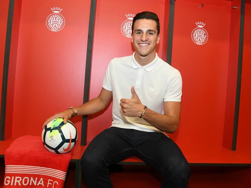 El defensa Bernardo Espinosa se ha hecho un nombre en España, donde debutó como profesional en el 2011. Inició en el Sevilla, pero la falta de oportunidades lo hizo pasar por el Racing de Santander y el Sporing de Gijón. De allí fue a Inglaterra y ahora regresó para el Girona.