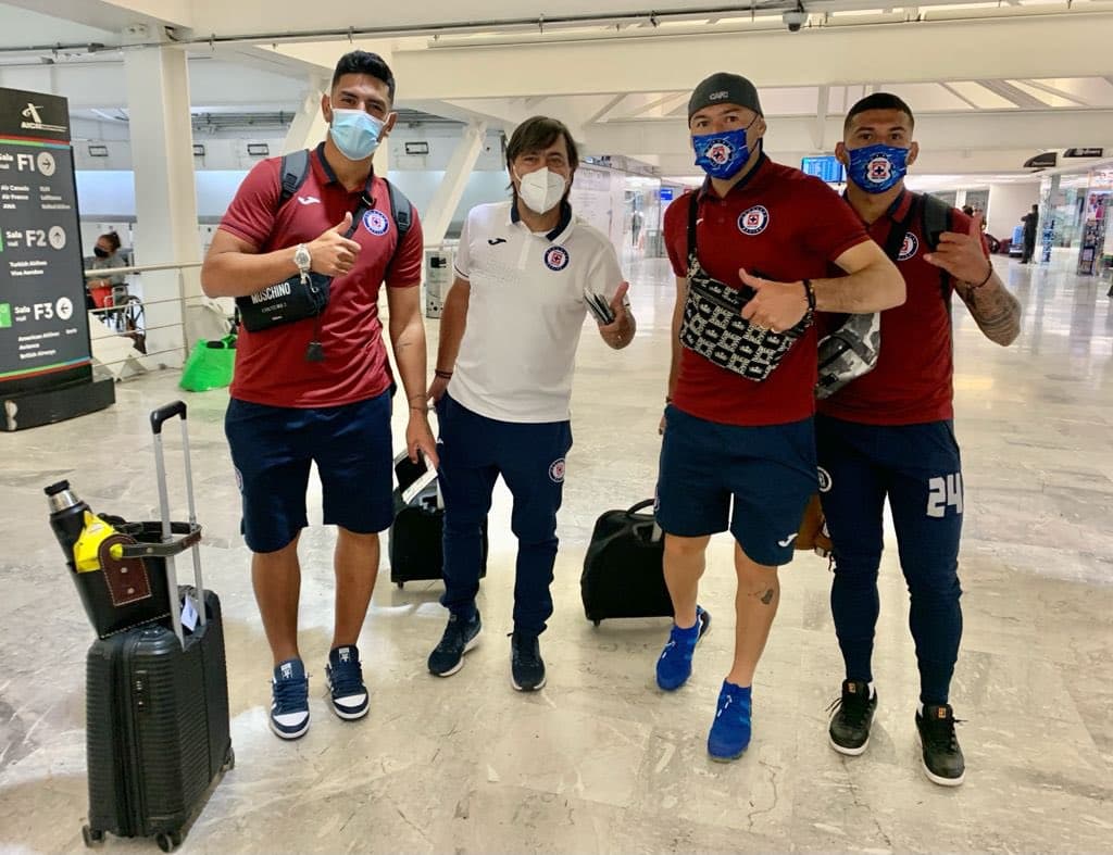 Cruz Azul y León llegan a California cobijados por sus aficiones