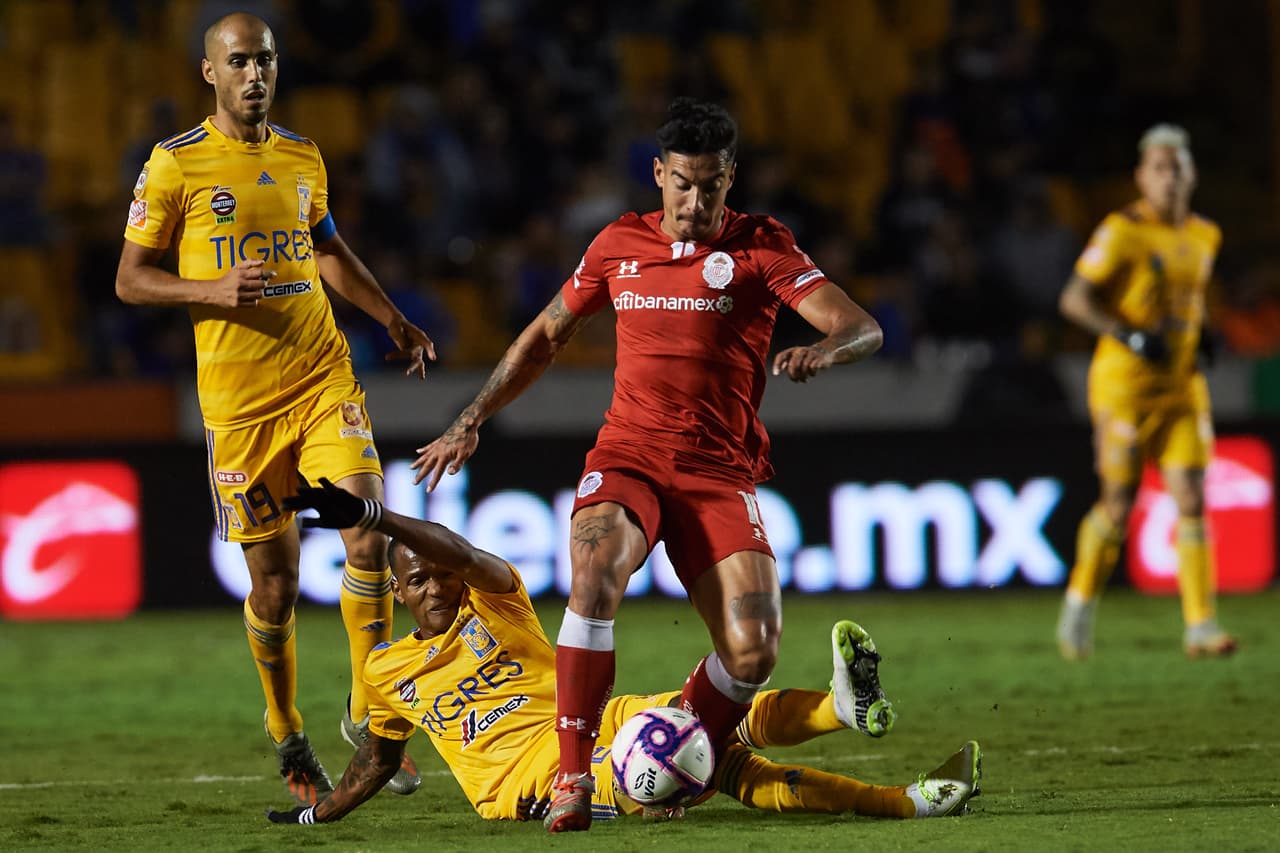 Canelo (49’) salió expulsado y dejó a los visitantes en desventaja. Salcedo (83’) anotó el solitario gol.