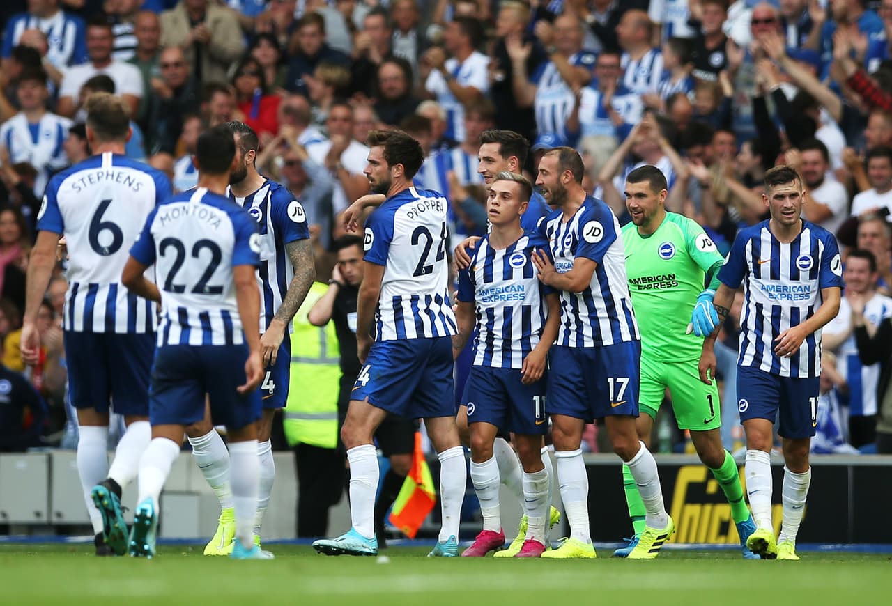 Chicharito anota y West Ham empata ante el Brighton.