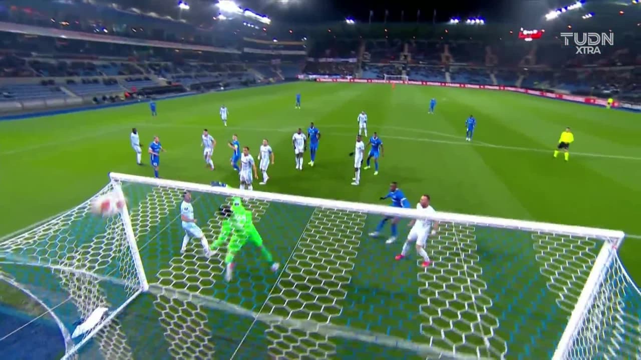 ¡TIRO ATAJADO! disparo por Bryan Heynen.