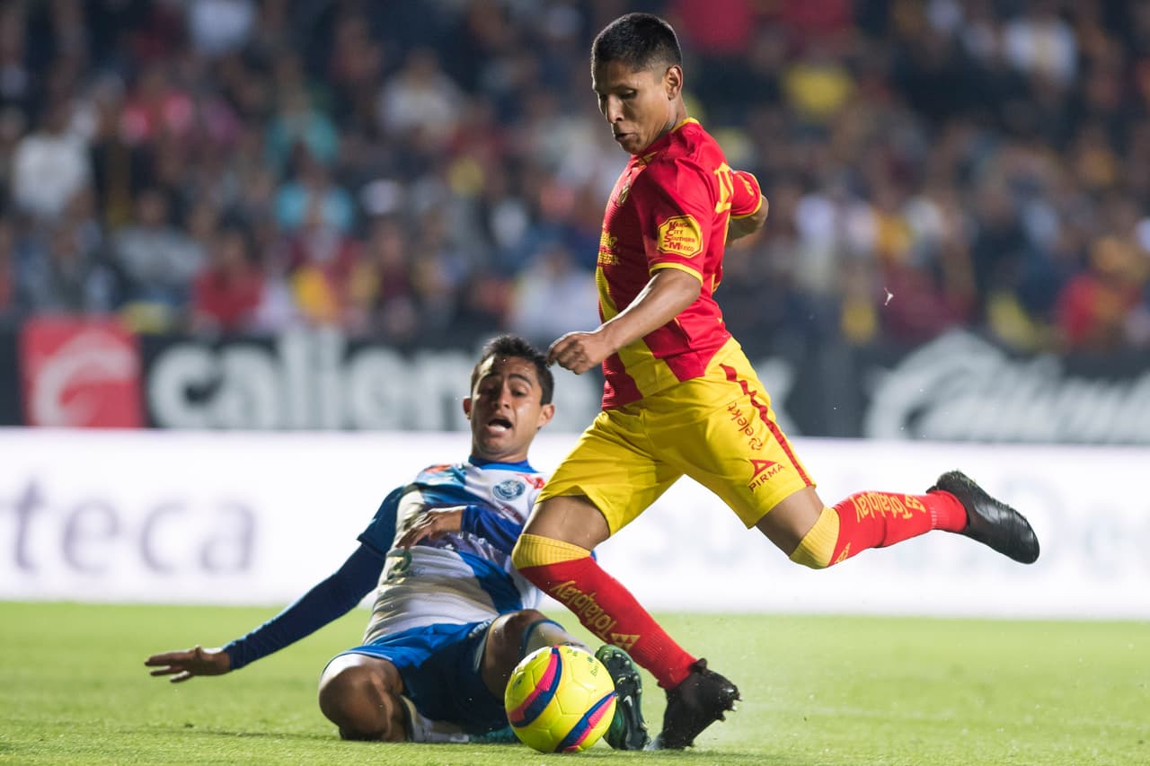 Sin embargo, los locales se hicieron dueños del balón al paso de los minutos y comenzaron a dominar a Puebla.