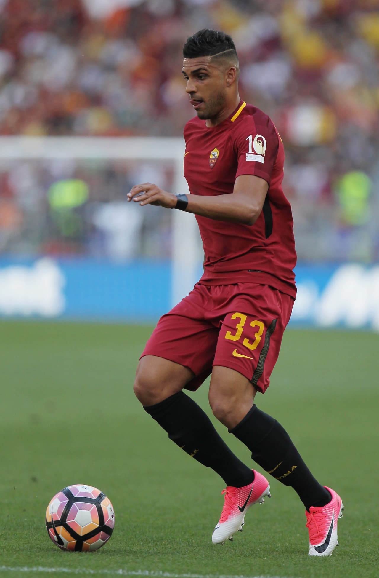 Antonio Conte volvería a mirar al mercado italiano en busca de soluciones para el Chelsea. El brasileño Emerson, de la Roma, estaría cerca de firmar con los Blues.