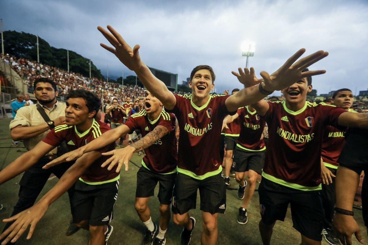 La Vinotinto Sub20 fue recibida como héroes en Caracas, en medio de la agitación del país