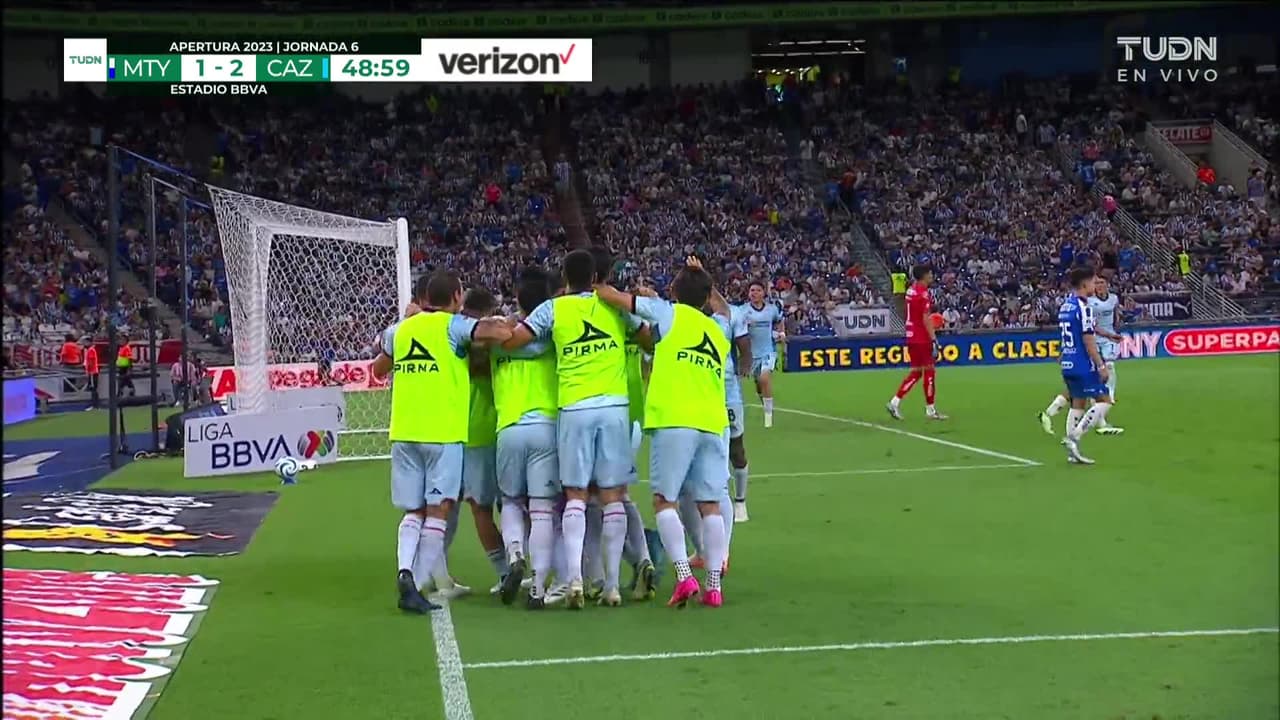 ¡GOL!  anota para Cruz Azul. Moisés