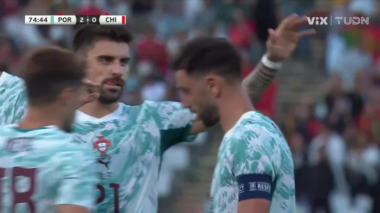 ¡Llegó el segundo! Enorme jugada colectiva de Portugal para el 2-0 de Bruno Fernandes desde fuera del área