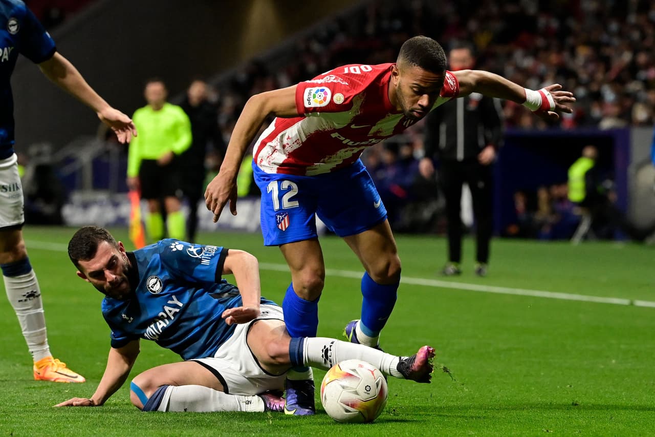 El Atlético de Madrid goleó al Alavés con sendos dobletes de Joao Félix y Luis Suárez.