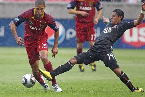 En un partido de mucha pelea por el balón, Real Salt Lake mantuvo el invicto en casa goleando al DC United.