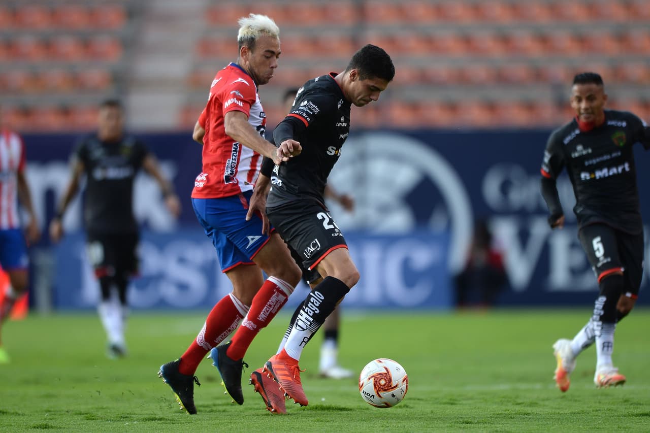 Bravos arranca el segundo tiempo generando más peligro y siendo mucho más peligroso que en el primer tiempo.