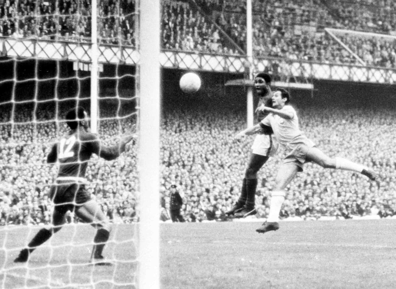 La capacidad del atacante no soloera con los pies sino que también era buen cabeceador.