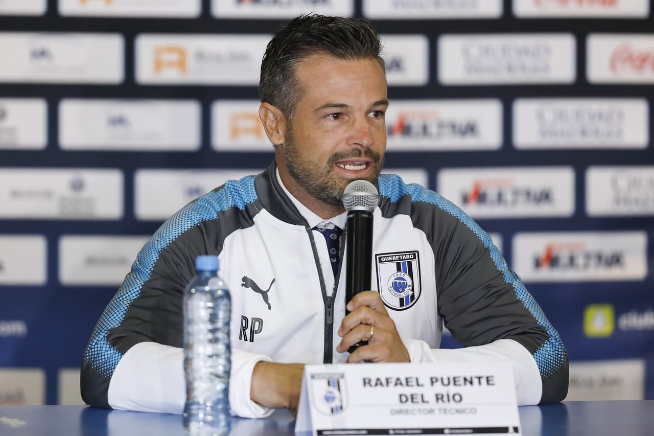 Rafael Puente del Río fue presentado como técnico del Querétaro, precedido por su paso por Lobos BUAP. Ahora buscará poner a brillar a los 'Gallos', alguna vez subcampeones de la Liga MX.