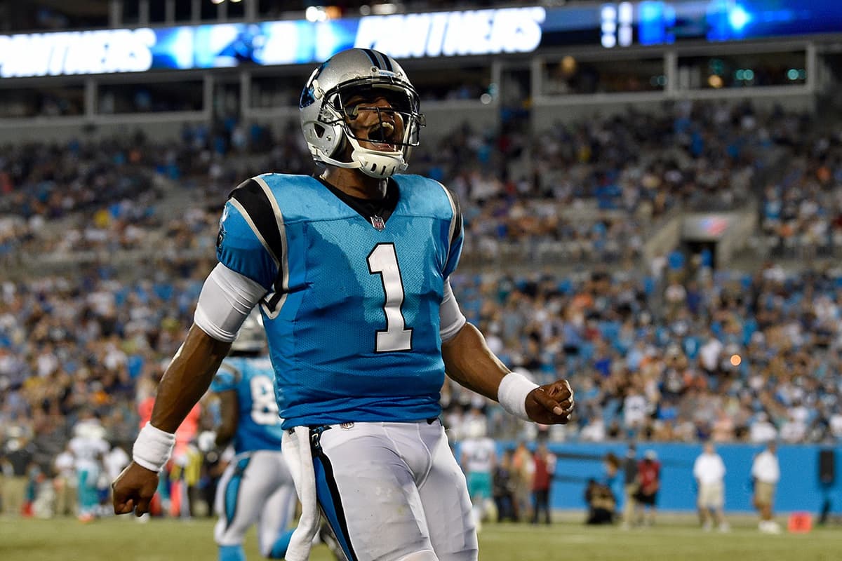 El mariscal de campo Cam Newton lideró a los Carolina Panthers, en su victoria 27-20 sobre los Miami Dolphins, con 89 yardas, 12 pases completos y un pase de
<i>touchdown</i>.