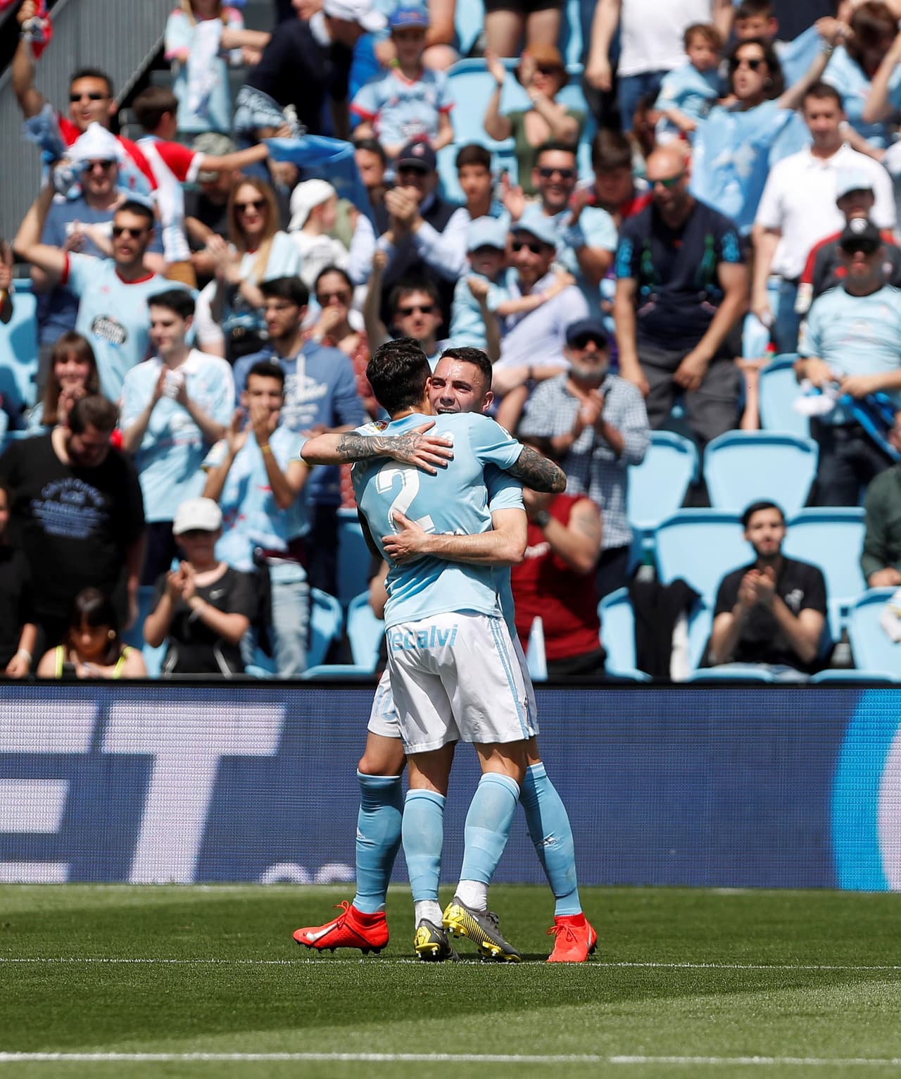 El primero en reportarse en el marcador fue el equipo local, en el que Araújo fue titular. La anotación la hizo Iago Aspas al minuto 34.