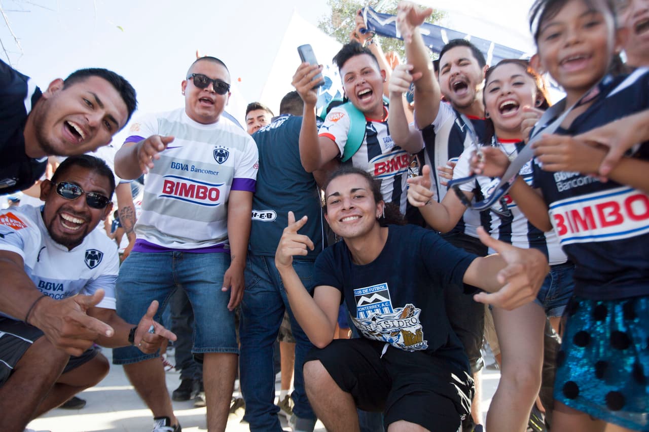 Los aficionados se dieron cita en el estadio desde temprana hora y se mostraron sorprendidos con la que será su nueva casa.