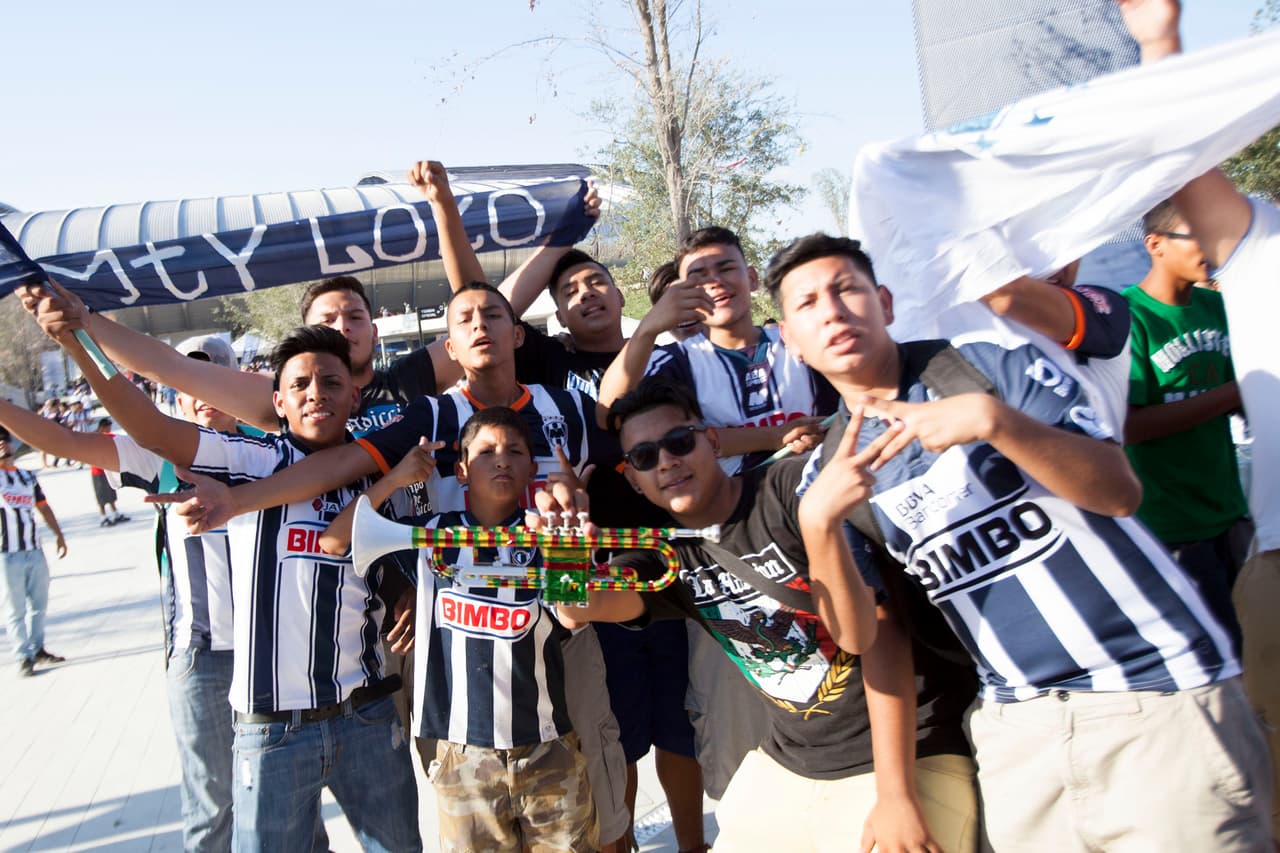 Los aficionados se dieron cita en el estadio desde temprana hora y se mostraron sorprendidos con la que será su nueva casa.