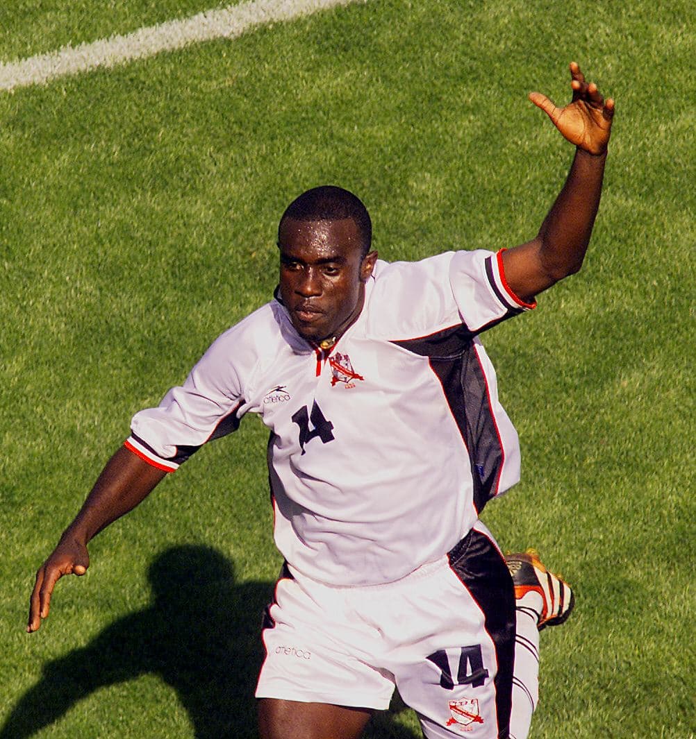 9.- Trinidad y Tobago 2-1 Costa Rica (20-febrero-2000).- Los trinitarios ganaban 1-0 pero al 89, Paulo César Wanchope mandó el juego al tiempo extra. Pero al minuto 101, Mickey Trotman mandó a los caribeños a semifinales. (Foto: Getty Images).